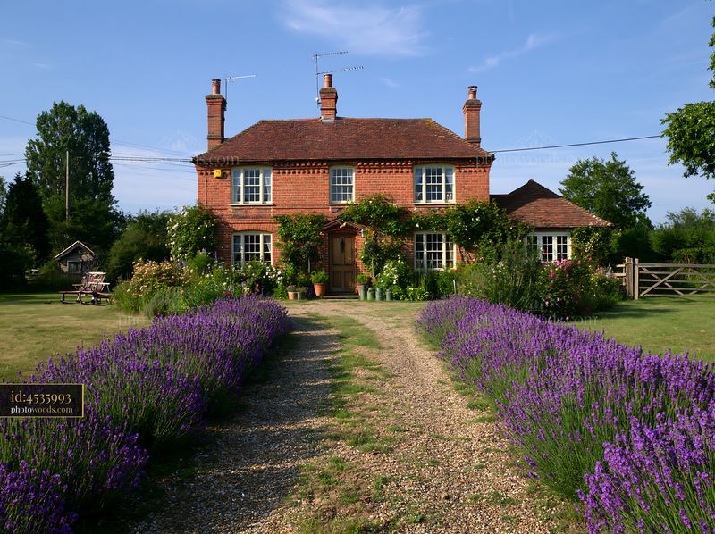 Country house with gravel driveway and garden